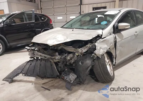 2015 Ford Focus Se z USA, uszkodzony, nr VIN 1FADP3K28FL209013